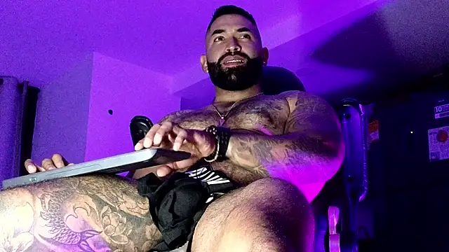 Snapshot of Max-prada chatting on 02/18/26, 02:40 Max-prada online show from 02/18/26, 02:40