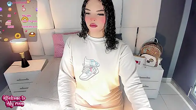 Snapshot of LiaFernandaa chatting on 11/11/25, 01:11 LiaFernandaa online show from 11/11/25, 01:11