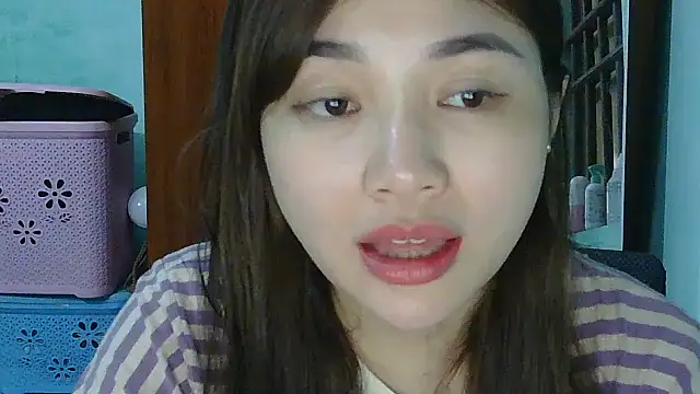 Snapshot of Uhem112 chatting on 10/06/25, 12:46 Uhem112 online show from 10/06/25, 12:46