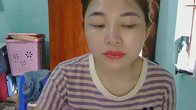 Snapshot of Uhem112 chatting on 10/13/25, 03:39 Uhem112 online show from 10/13/25, 03:39