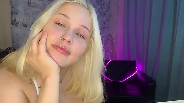 Snapshot of Mia_Sakuraa chatting on 09/15/25, 04:29 Mia Sakuraa online show from 09/15/25, 04:29