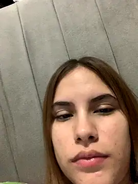 Snapshot of MiiluRosse chatting on 11/16/25, 02:17 MiiluRosse online show from 11/16/25, 02:17