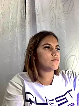 Snapshot of MiiluRosse chatting on 11/18/25, 10:47 MiiluRosse online show from 11/18/25, 10:47