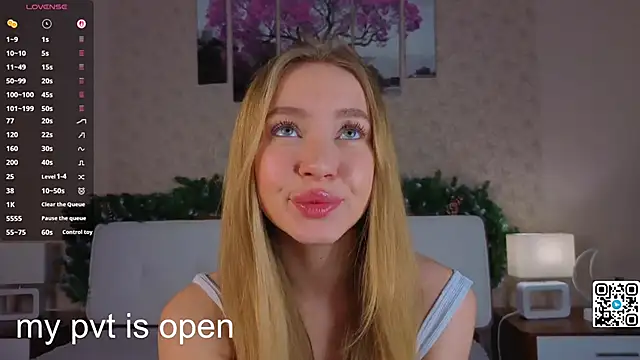 Snapshot of Anna_mileer chatting on 12/15/25, 01:32 Anna mileer online show from 12/15/25, 01:32