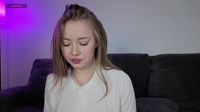 Snapshot of Anna_mileer chatting on 04/07/26, 06:19 Anna mileer online show from 04/07/26, 06:19