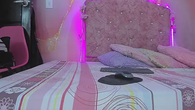 violet taylor  online show from 01/12/26, 02:17