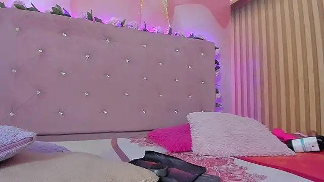 violet taylor  online show from 07/01/26, 02:24