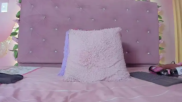 violet taylor  online show from 07/15/26, 02:28