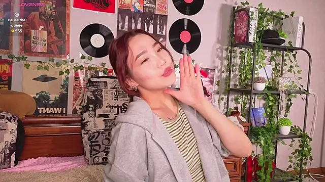 OdetteBiddy online show from 11/12/25, 08:30