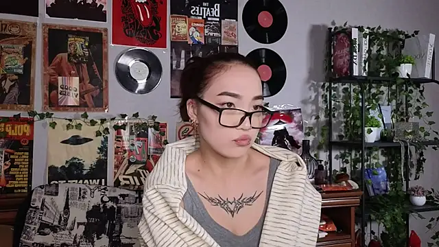 OdetteBiddy online show from 11/18/25, 08:02