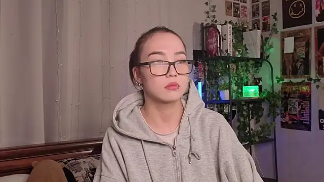 OdetteBiddy online show from 12/16/25, 08:14