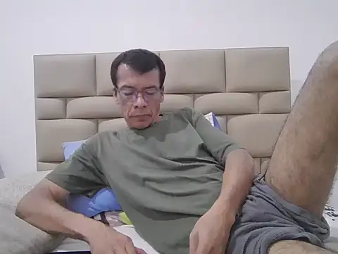 skinnylatino51 online show from 09/25/25, 12:25