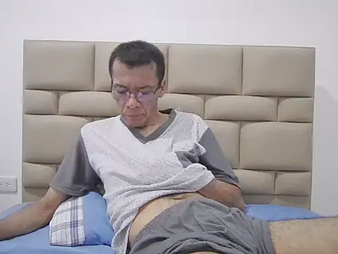 skinnylatino51 online show from 11/12/25, 11:58