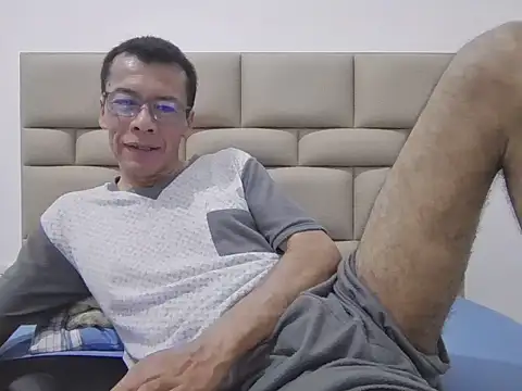 skinnylatino51 online show from 11/15/25, 12:19