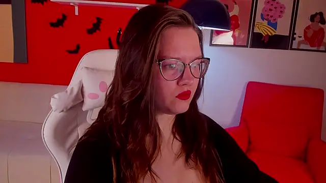 HelenDanvers online show from 10/26/25, 09:59