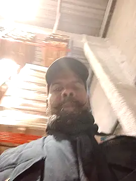 Snapshot of frenchblackc31 chatting on 10/29/25, 10:17 frenchblackc31 online show from 10/29/25, 10:17