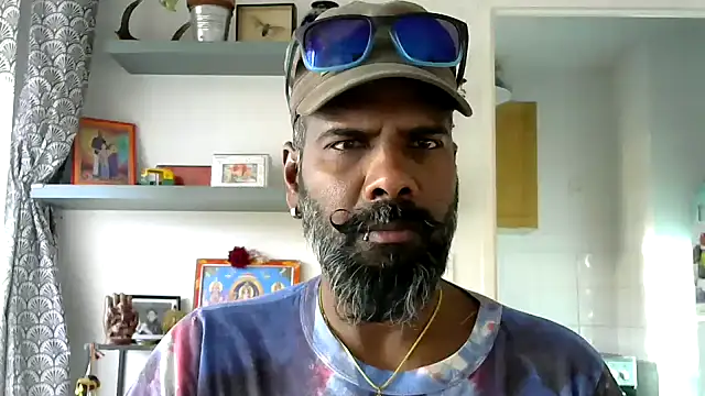 Snapshot of frenchblackc31 chatting on 11/16/25, 03:06 frenchblackc31 online show from 11/16/25, 03:06