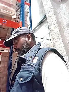 Snapshot of frenchblackc31 chatting on 11/17/25, 10:54 frenchblackc31 online show from 11/17/25, 10:54