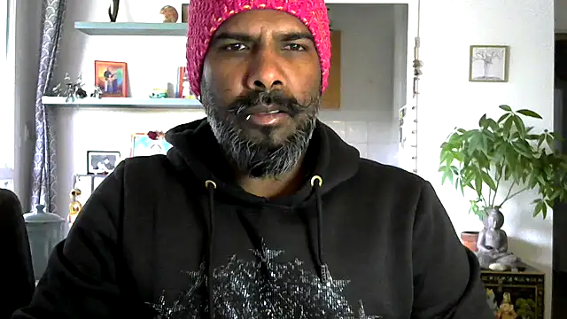 frenchblackc31 online show from 05/18/26, 07:36