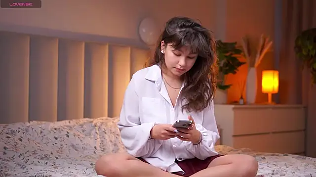 Julia PR0 online show from 11/26/25, 06:25