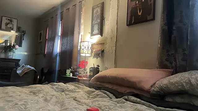 Snapshot of sexyred77713 chatting on 02/25/26, 09:35 sexyred77713 online show from 02/25/26, 09:35