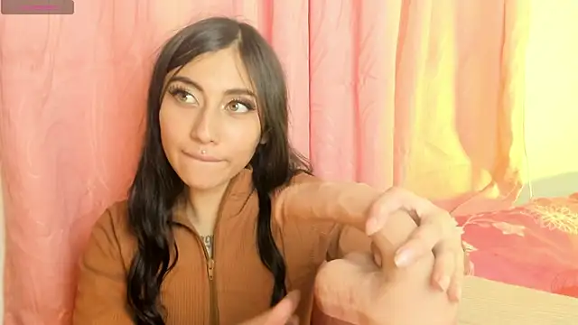 Alanaloiiss  online show from 05/06/26, 08:14