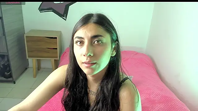 Snapshot of Alanaloiiss_ chatting on 06/24/26, 09:58 Alanaloiiss online show from 06/24/26, 09:58