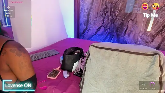 MiiaaCollinss online show from 11/11/25, 02:28