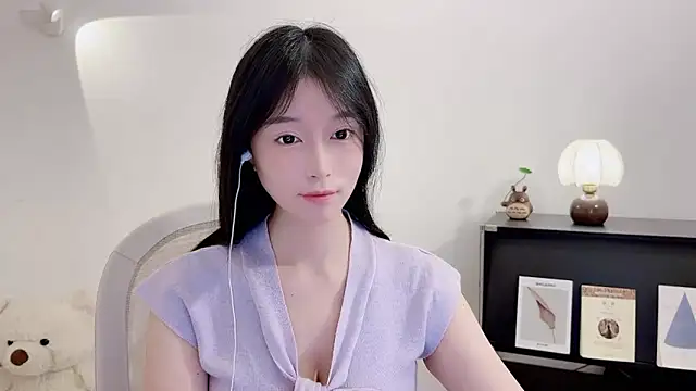 Onechestnut online show from 11/17/25, 06:08