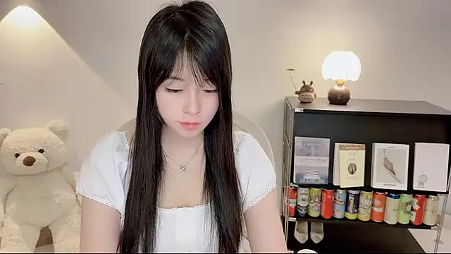 Snapshot of Onechestnut chatting on 06/15/26, 02:25 Onechestnut online show from 06/15/26, 02:25