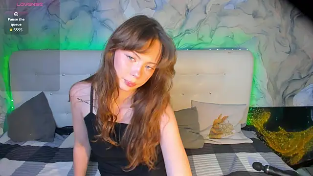 LolaMeddisson online show from 12/19/25, 09:11