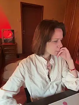 Snapshot of enchanting_chloe chatting on 10/12/25, 04:17 enchanting chloe online show from 10/12/25, 04:17