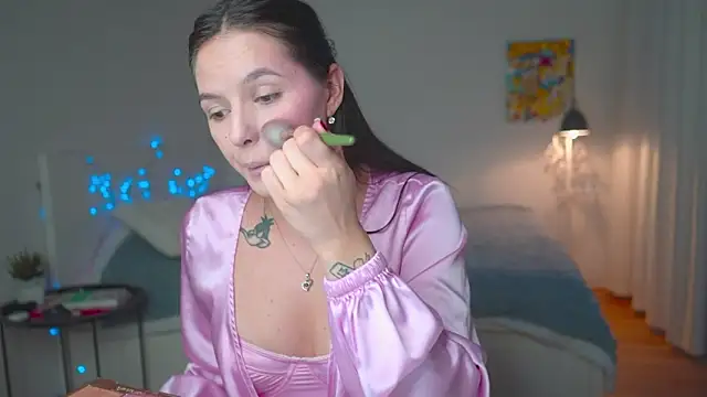 Snapshot of EwelynScott chatting on 10/19/25, 05:13 EwelynScott online show from 10/19/25, 05:13