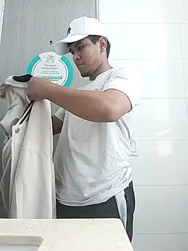 Snapshot of Oscariin96 chatting on 02/13/26, 02:57 Oscariin96 online show from 02/13/26, 02:57