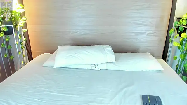 alexamonroe  online show from 10/23/25, 09:57