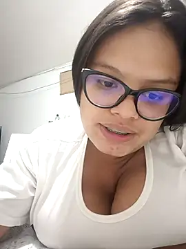Snapshot of luluboobs9 chatting on 04/25/26, 04:48 luluboobs9 online show from 04/25/26, 04:48