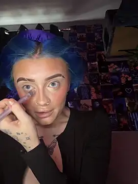 Snapshot of Bluetingx chatting on 09/17/25, 01:35 Bluetingx online show from 09/17/25, 01:35