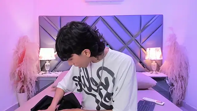 Milan LewisS online show from 03/02/26, 12:23