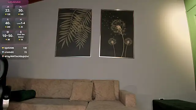 Snapshot of MeganScott chatting on 12/04/24, 11:13 MeganScott online show from 12/04/24, 11:13