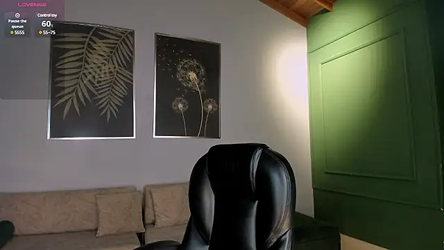 Snapshot of MeganScott chatting on 12/05/24, 08:22 MeganScott online show from 12/05/24, 08:22