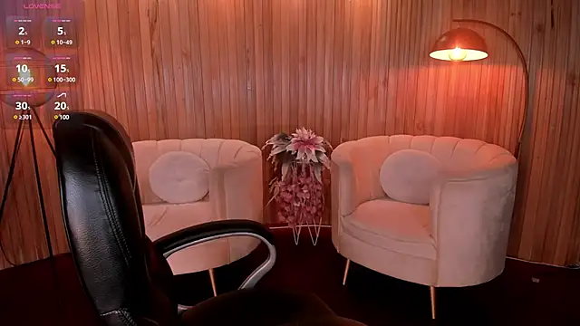 Snapshot of MeganScott chatting on 12/23/24, 08:47 MeganScott online show from 12/23/24, 08:47