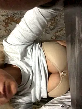 Snapshot of AlevNaz chatting on 10/13/25, 08:42 AlevNaz online show from 10/13/25, 08:42