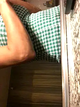 Snapshot of AlevNaz chatting on 10/22/25, 03:56 AlevNaz online show from 10/22/25, 03:56