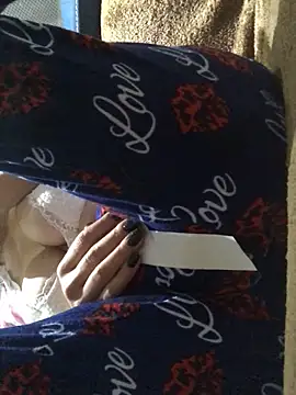 Snapshot of AlevNaz chatting on 10/27/25, 02:48 AlevNaz online show from 10/27/25, 02:48