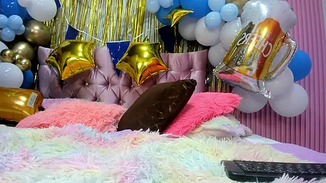 Snapshot of Mindy_19 chatting on 09/22/25, 10:56 Mindy 19 online show from 09/22/25, 10:56