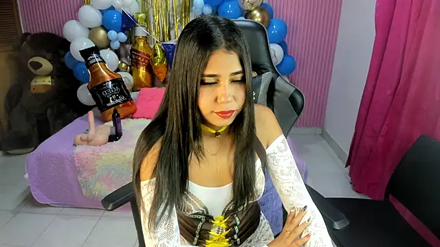 Snapshot of Mindy_19 chatting on 09/28/25, 10:42 Mindy 19 online show from 09/28/25, 10:42