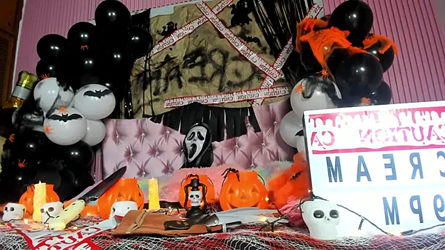 Snapshot of Mindy_19 chatting on 10/22/25, 10:48 Mindy 19 online show from 10/22/25, 10:48