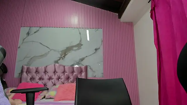 Snapshot of Mindy_19 chatting on 11/27/25, 11:12 Mindy 19 online show from 11/27/25, 11:12