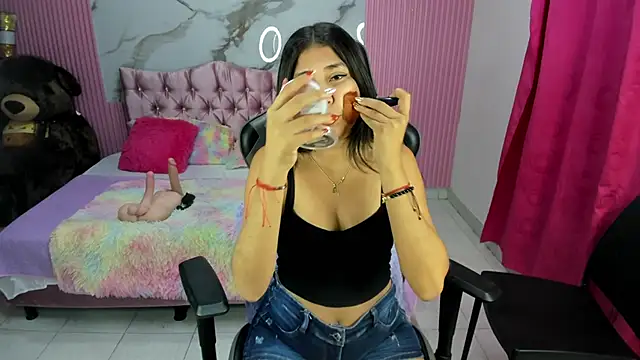 Snapshot of Mindy_19 chatting on 11/30/25, 10:52 Mindy 19 online show from 11/30/25, 10:52