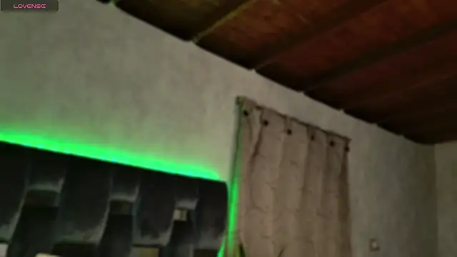 Snapshot of Taurito___ chatting on 10/12/25, 05:06 Taurito online show from 10/12/25, 05:06